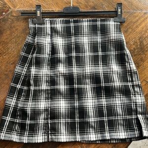 New Brandy Melville mini skirt
